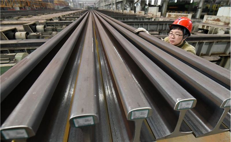 China's steel output continues its downward trend