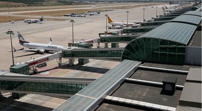 Airport closed due to wildfire in İzmir