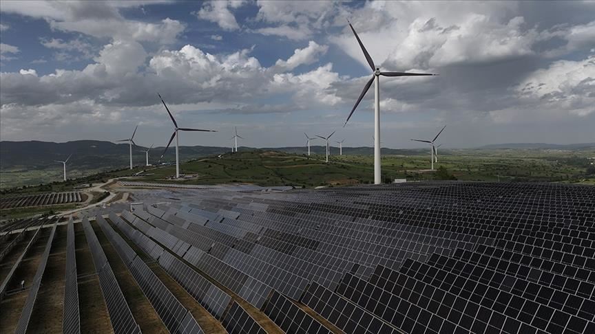 Türkiye'nin yenilenebilir enerji kurulu gücü ağustosta 74 bin megavat oldu 