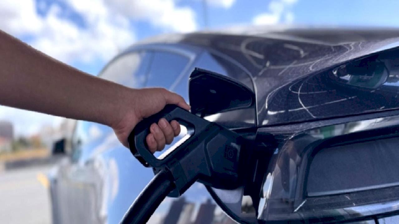 Tüketiciler Birliği'nden uyarı: Elektrikli araç poliçelerindeki "menzil" ifadesine dikkat