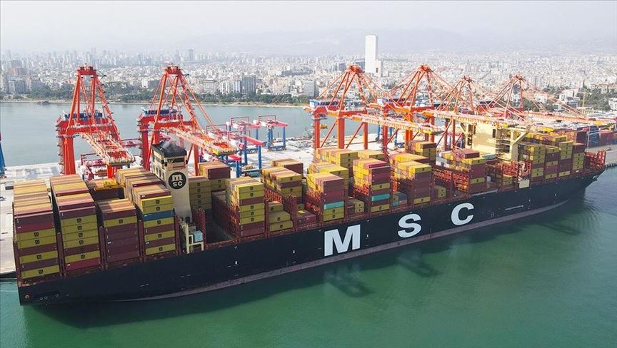 Mersin Limanı'nın yeni terminaline 400 metrelik dev gemi yanaştı