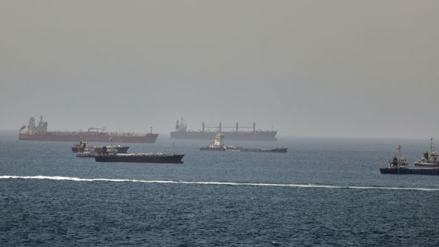 Hürmüz Boğazı'nda iki petrol tankeri vuruldu
