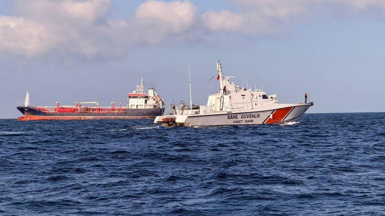 Demir-çelik yükü taşıyan gemi Silivri açıklarında battı