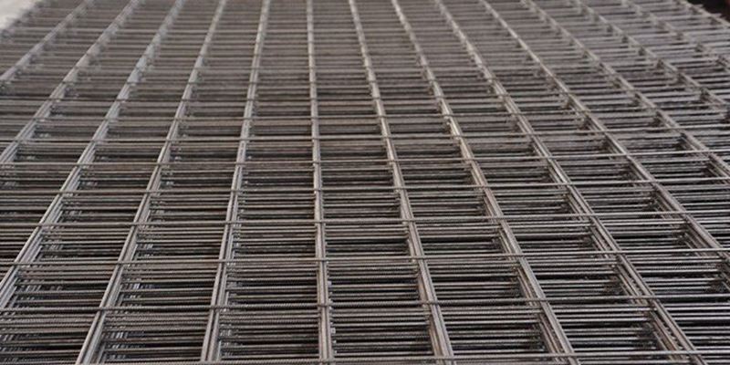 What are the wire mesh standards and where are they used