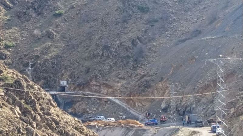 Elazığ'da krom maden ocağında kaza: 2 işçi taş altında kaldı