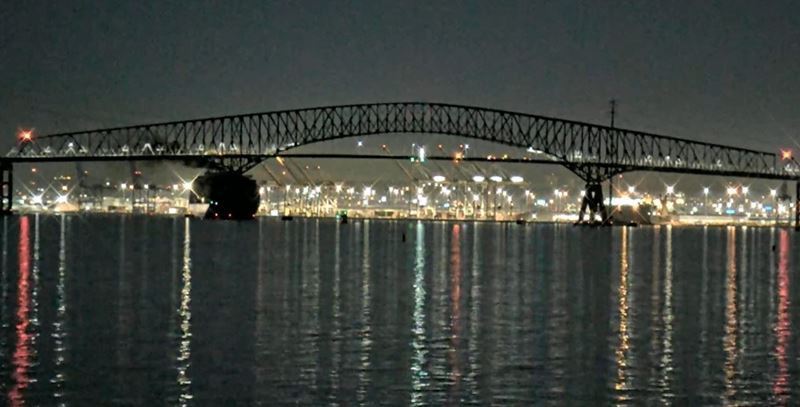 Container ship crashed into bridge in the USA: Efforts to rescue at least 7 people continue