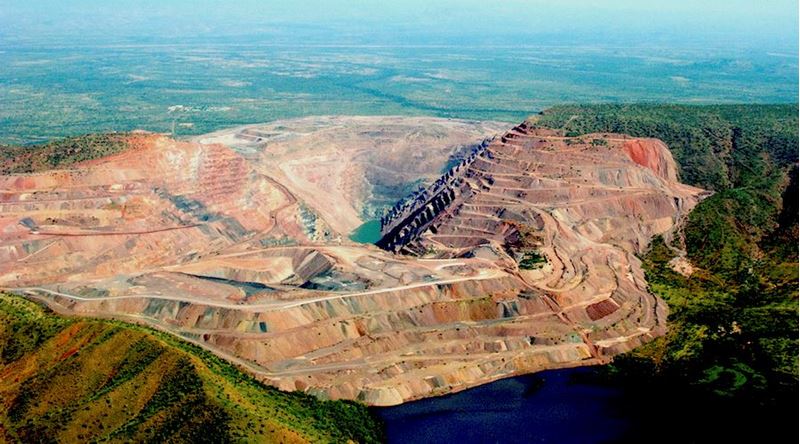 Anglo American considers bid for Rio Tinto