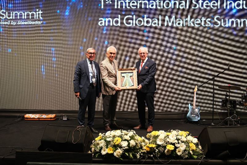 EİB, İDÇ’ye 50.yıl ödülünü Steel Summit 2025’te verdi