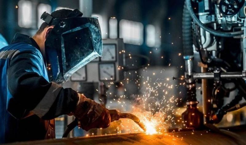 Sanayi üretimi temmuzda aylık bazda geriledi, yıllık bazda arttı
