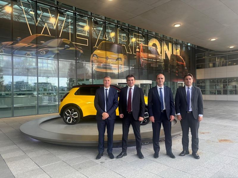 OYAK Genel Müdürü Murat Yalçıntaş, Renault Group CEO’su François Provost ile bir araya geldi