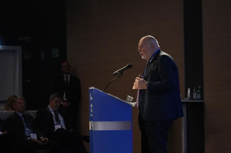 Meloni and Gozzi emphasize the need for an industrial reawakening