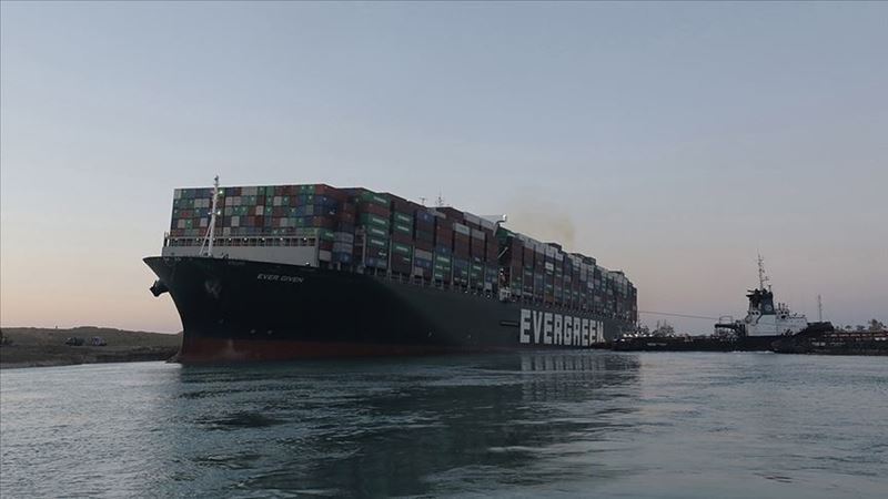 Egypt's Suez Canal Authority announces increase in transit fees