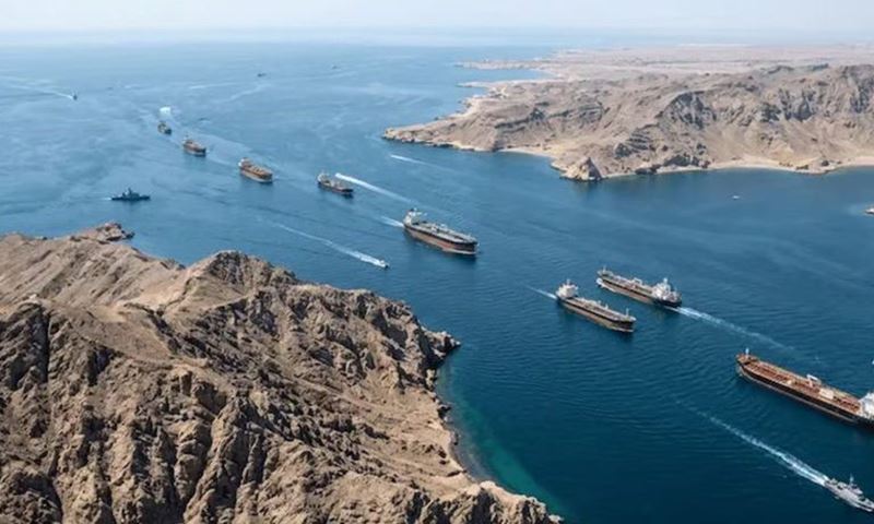 ABD, Hürmüz Boğazı’nda tankerlerin geçiş saatlerini sınırlandırdı