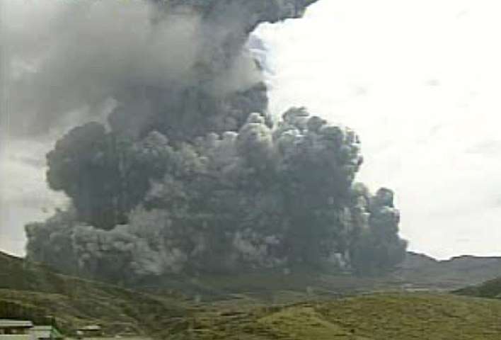 Japonya'da Aso Yanardağı Faaliyete Geçti