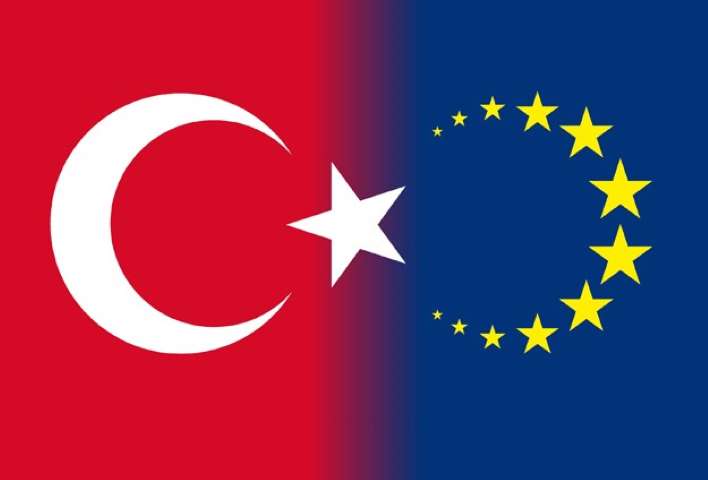 AB İlerleme Raporu'nda Reformlara Övgü