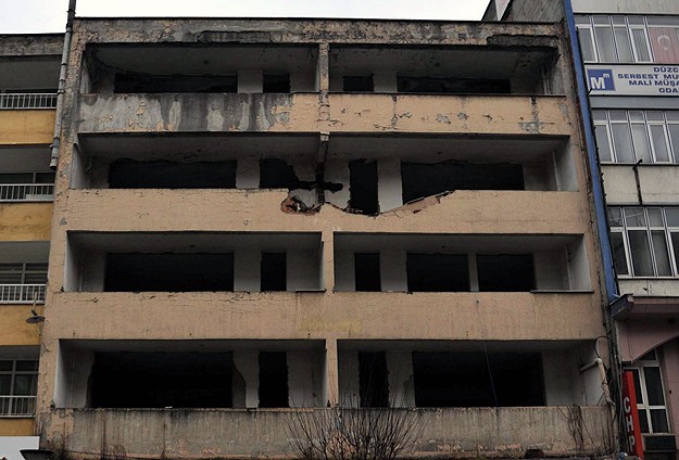 Çanakkale'de Ağır Hasarlı 10 Bina Tahliye Edildi