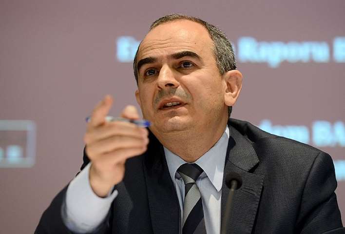 Başçı Kur Politikası Konusunda 'Krallığını' İlan Edebilir