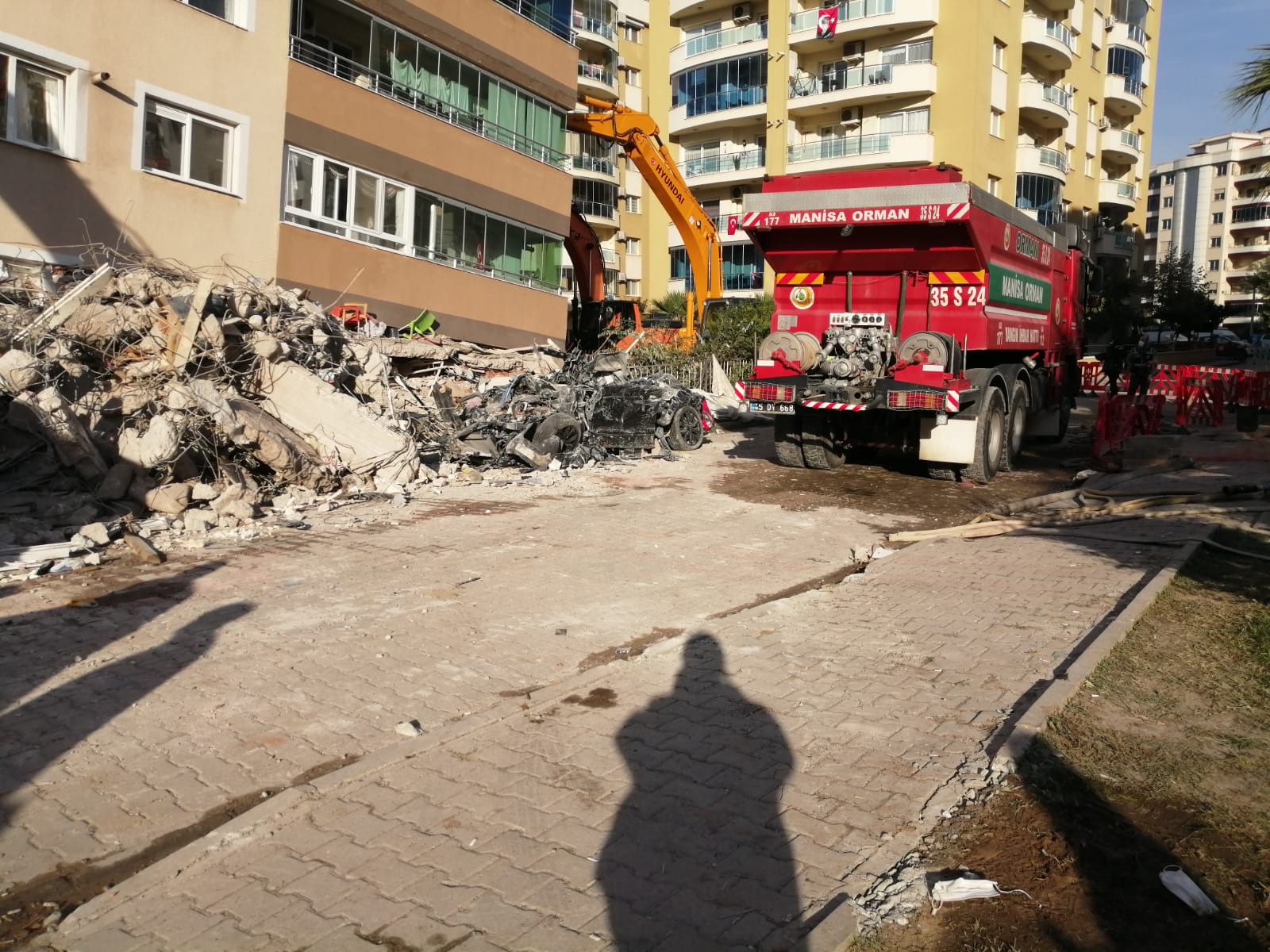 İzmir'de 124 ağır hasarlı bina tespit edildi
