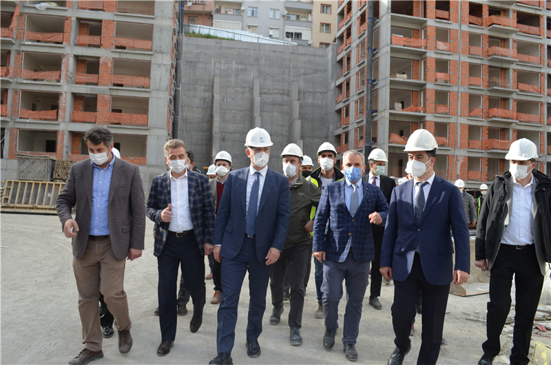 TOKİ Başkanı Bulut, kurumun İstanbul'daki projelerinin şantiye alanlarını inceledi