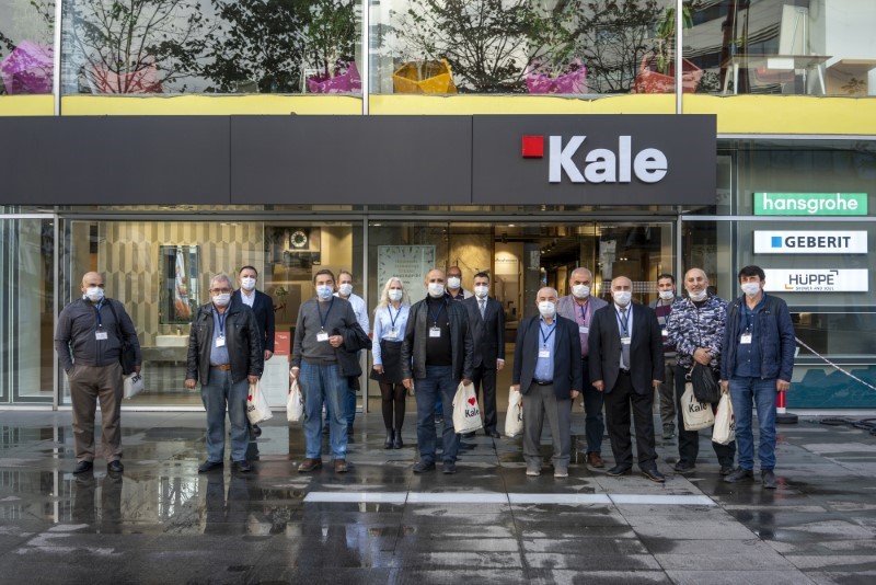 Kale, tesisatçıların yanında