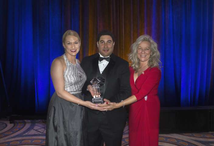 Emel Onur'a Amerikan Milli Emlakçılar Derneği'nden Ödül