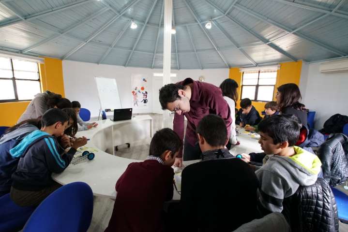 AGT, Gençlere Verdiği Destekle Ülkenin Geleceğine Yatırım Yapıyor