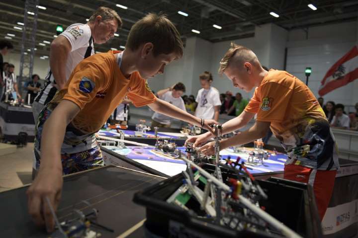 Uzay Serüveninde Heyecan Dorukta 