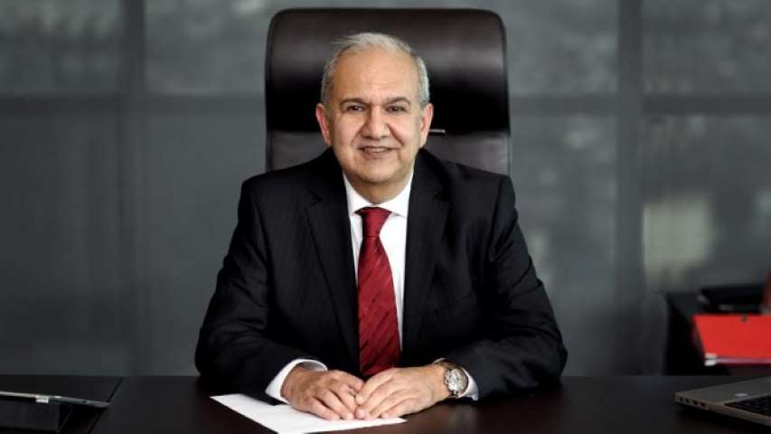 Özilhan, Koltuğu Zorlu'ya Devrediyor