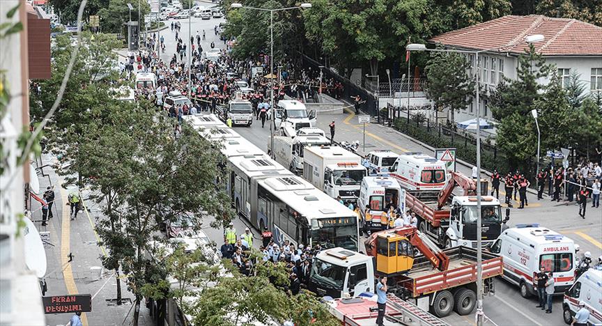 Belediye Otobüsü Durakta Bekleyenlere Çarptı: 11 Ölü