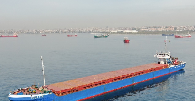 İstanbul Boğazı’nda arızalanan demir-çelik yüklü gemi Ahırkapı’ya çekildi