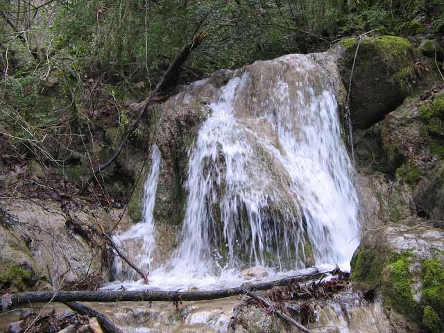 Amanos Dağları'ndaki Kapılı Değirmen Şelale