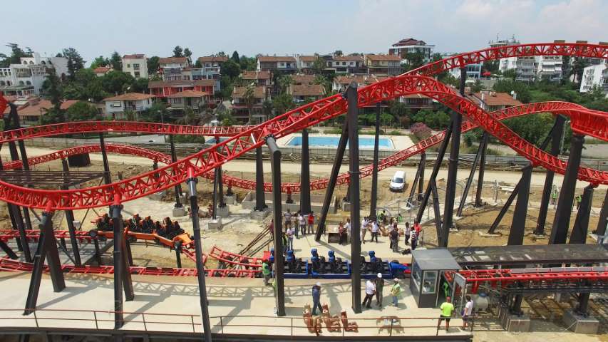 Dünyanın En Hızlı Roller Coaster’larından Biri Red Fıre Hazır! Bayramda Eğlence Başlıyor!