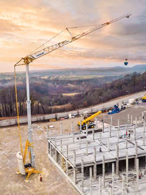 Kendi Kendini Kuran Vinçler İki Ülkeye Teslim Edildi