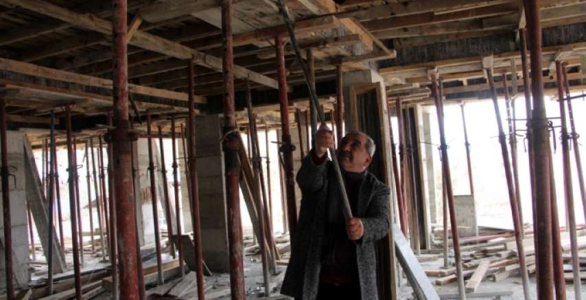 Çivi Topluyordu Şimdi Evler Yapıyor