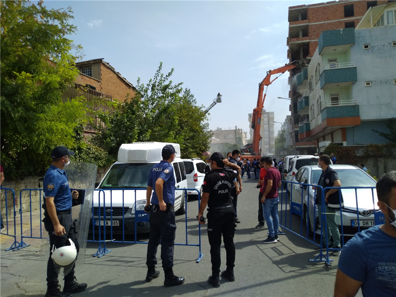 Batman'da kaçak inşaatın yıkımına başlandı 