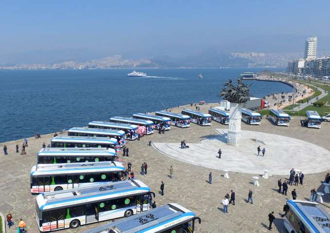 İzmir'de Elektrikli Otobüsler Yola Çıktı