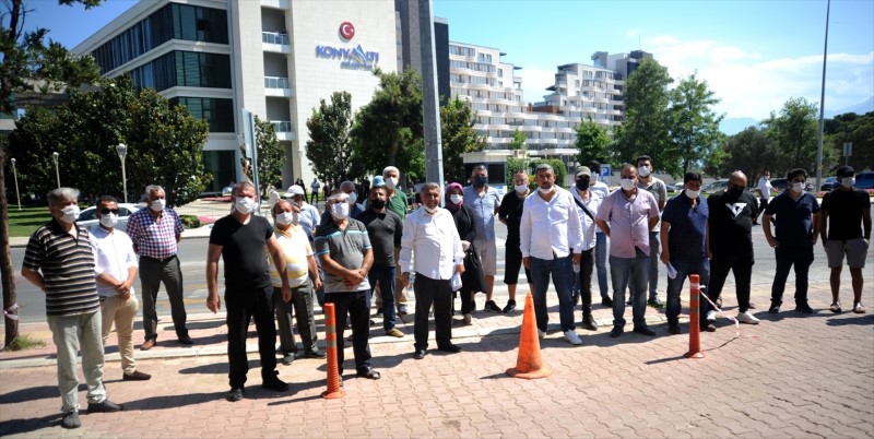 Antalya'da Tapulu Arazilerine İmar İzni Verilmeyen Arsa Sahiplerinden Protesto