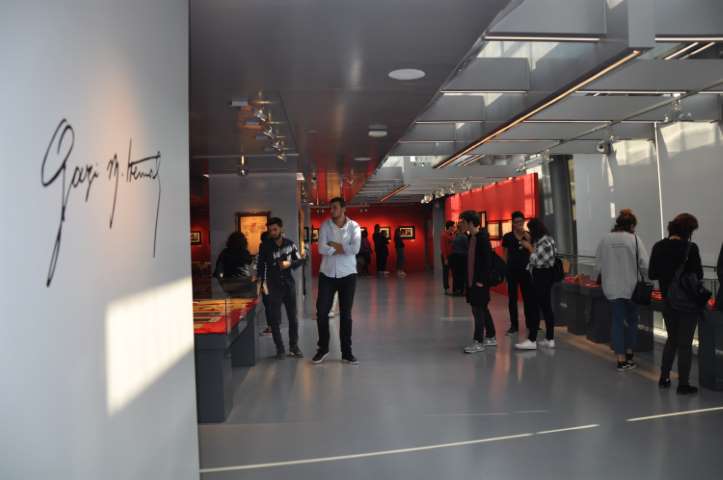 Atatürk Sergisi Uzatıldı