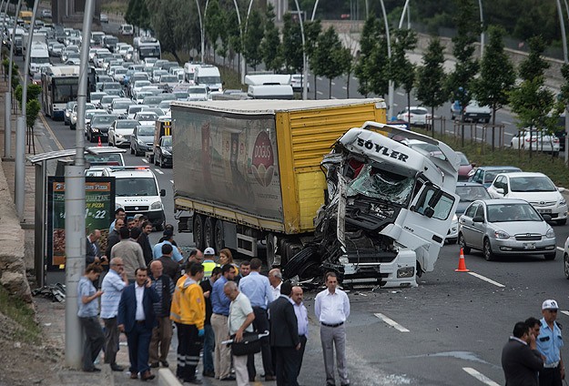 Ankara'da Trafik Kazası: 12 Yaralı
