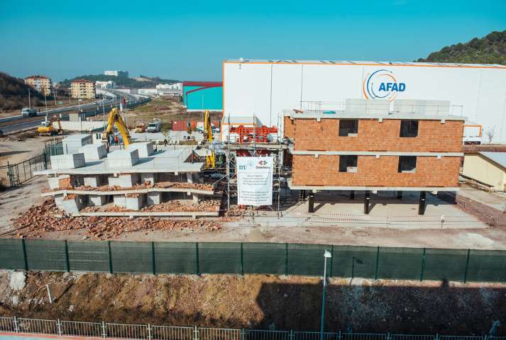 7.6 Şiddetine Dayanabilen Bina İle En Prestijli İnovasyon Ödülünü Aldı