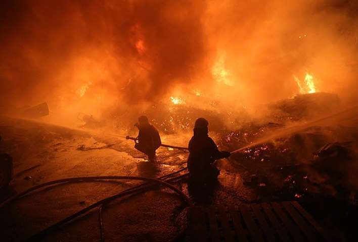 İstanbul'da Hurda Deposunda Yangın