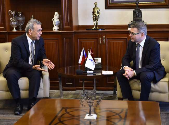 Mülteciler İçin Geldi