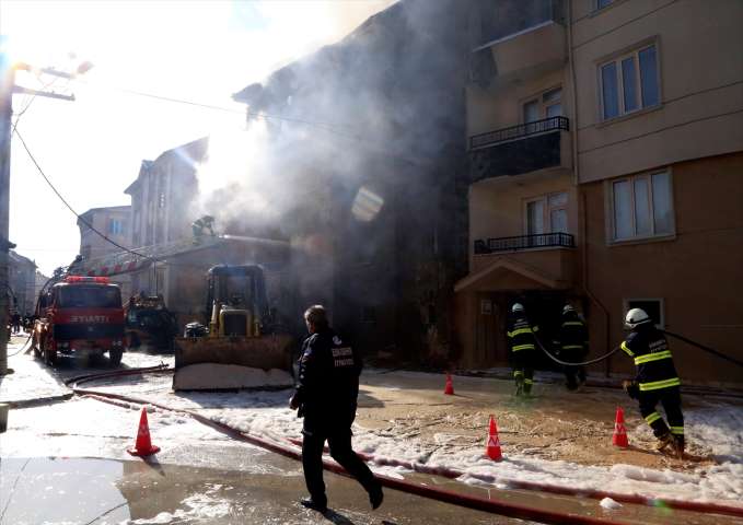 Eskişehir'de Kazı Yapan İş Makinası Doğalgaz Borusunu Patlattı