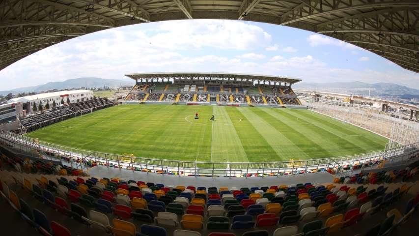 Bornova Stadı'nda İlk Maç Heyecanı