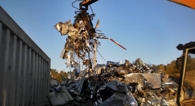 Çin 2021'de Katı Atık İthalatını Yasakladı, Ancak Demir Hurdası Muaf