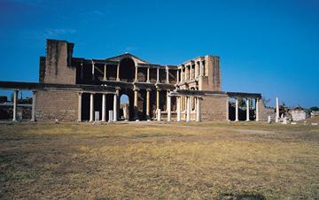 Aigai Antik Kenti'nin Yarısı Gün Yüzüne Çıktı