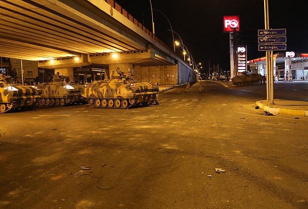 Diyarbakır'da Sokağa Çıkma Yasağı Uzatıldı