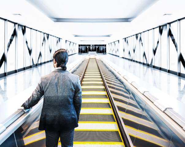 Hem Dikey Hem Yatay Gidebilen Halatsız Asansör