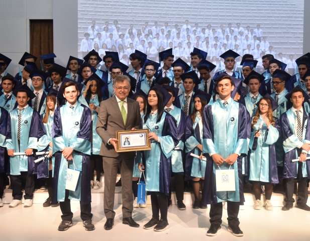 İzmir’de Eğitimin Parlayan Yıldızı