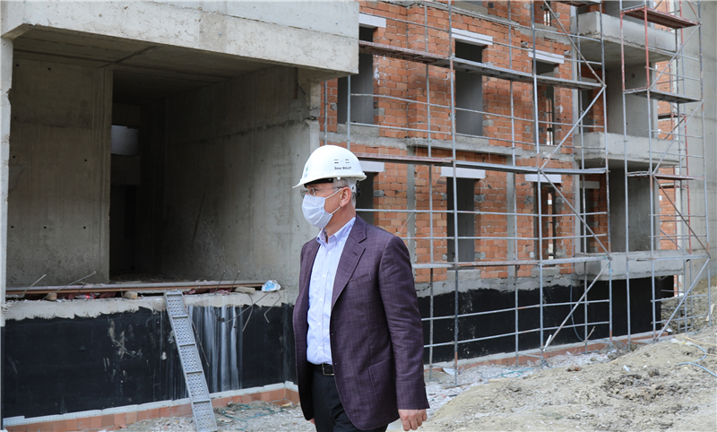 TOKİ Başkanı Bulut, demir ve çimentoya yapılan zamları eleştirdi